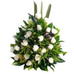 arreglo-funebre-rosas-blancas-base-elegante-condolencias