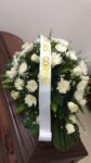 corona-funebre-blanca-rosas-y-crisantemos-clasica