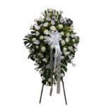 corona-funebre-blanca-con-anturios-elegante